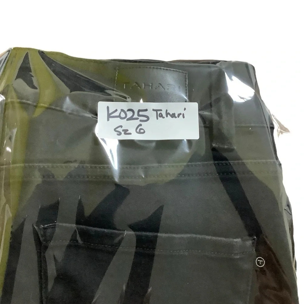 Tahari Black Jeans Sz 6 / 28 Skinny Style